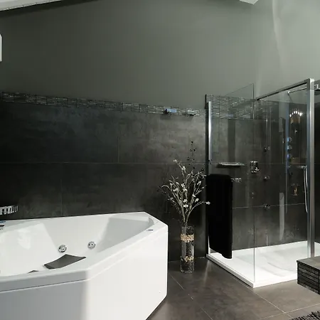 Aldori Landetxea: Adults-only Biosphere Retreat Muxika